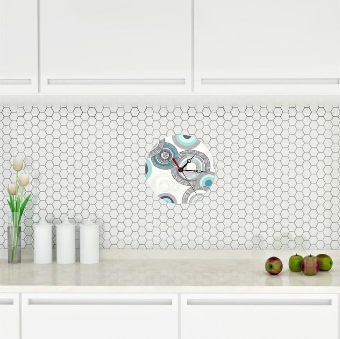 modernit seinäkellot keittiön väriseen muotoiluun