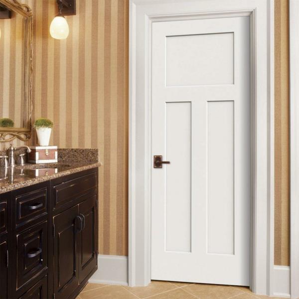 moderni valkoinen puinen ovi