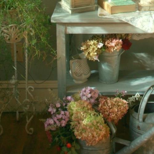 Vintage raikas huone puutarhan kastelupöytä