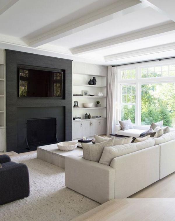 moderni olohuone valkoinen ja musta kontrastina suorat linjat tyylikäs huonekalut musta seinä