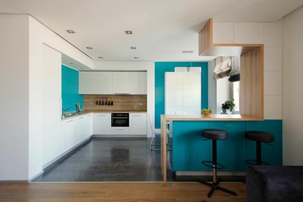 moderni huoneisto keittiön takaseinä on valmistettu vaaleasta puusta karkealla viljalla