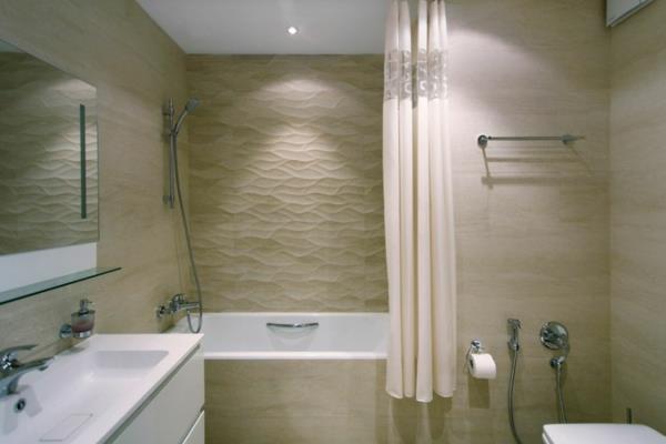 moderni huoneisto seinälaatat hiekan väri kylpyhuoneessa