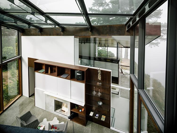 moderni arkkitehti-talo-jossa-merinäköala-lasiseinät-elävät seinähyllyt-järjestelmät-puusta