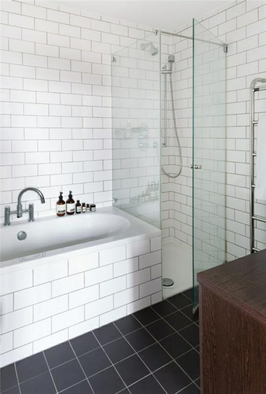 moderni kylpyhuone sisustus kylpyhuonekalusteet valkoiset kylpyhuoneen laatat