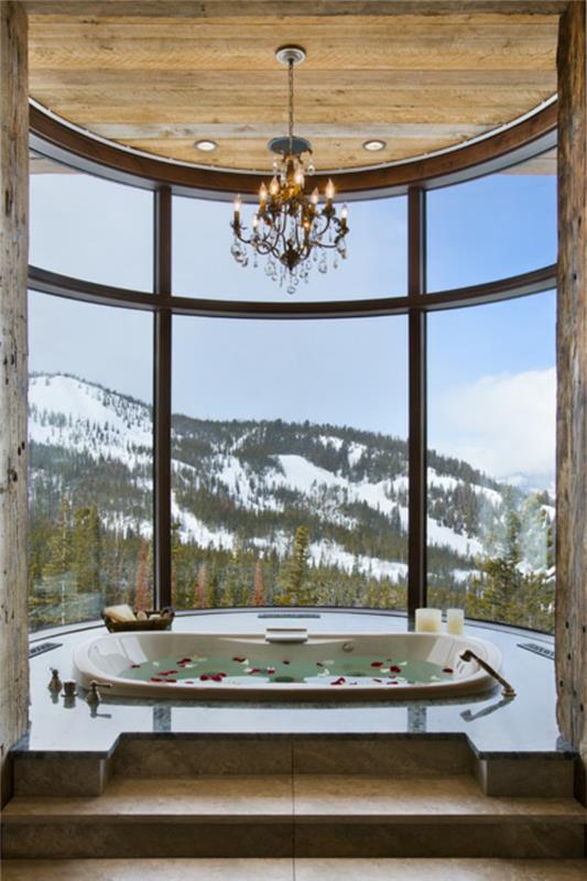 moderni kylpyhuone sisäänrakennettu kylpyamme vuoristomaisema