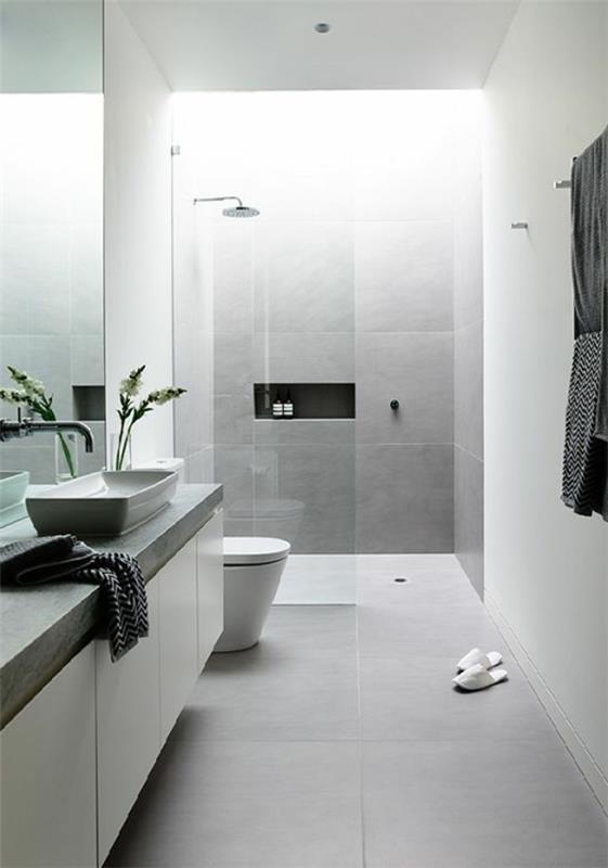 moderni kylpyhuone valkoinen vaaleanharmaa laatta kasvi