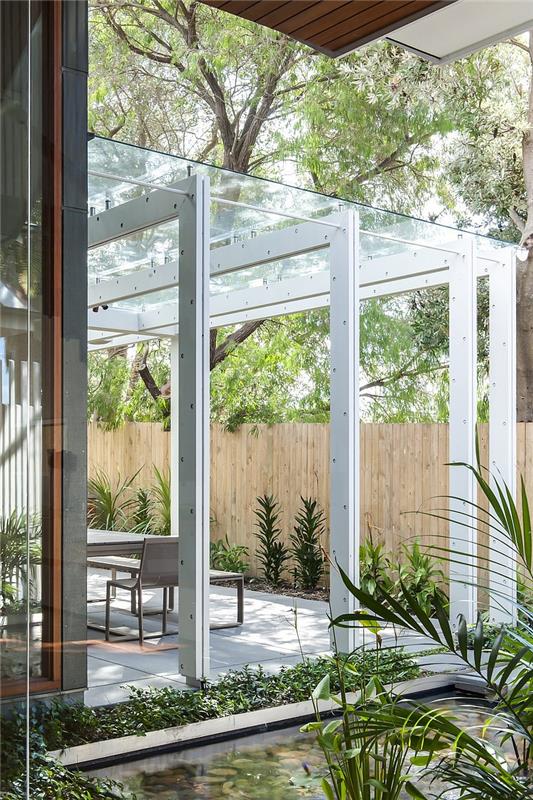 moderni talo ulkoasu lasitettu veranta lasi pergola puutarha lampi puutarha -aita