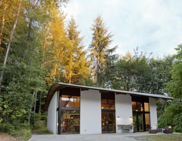 Moderni design -koti, joka sijaitsee kompaktisti Washingtonissa