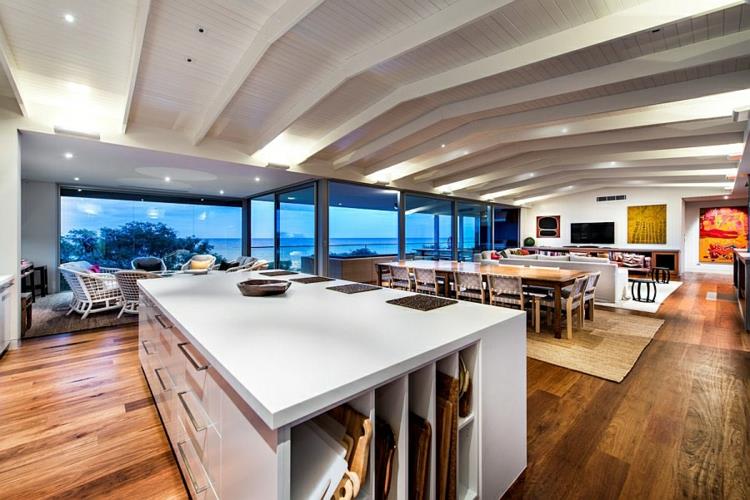 moderni talo rantatalo moderni keittiö design keittiösaari, jossa säilytystilaa puulattia