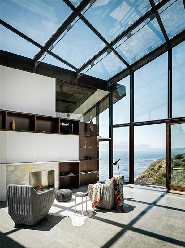 moderni-kestävä-arkkitehti-talo-jossa-merinäköala-lasiseinät-Tyynenmeren rannikolla