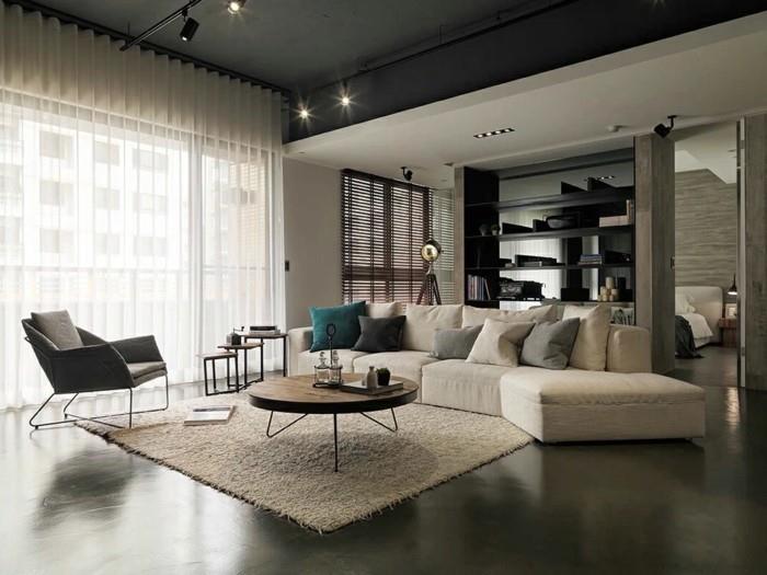 moderni olohuone tilava olohuone pyöreällä sohvapöydällä ja matolla