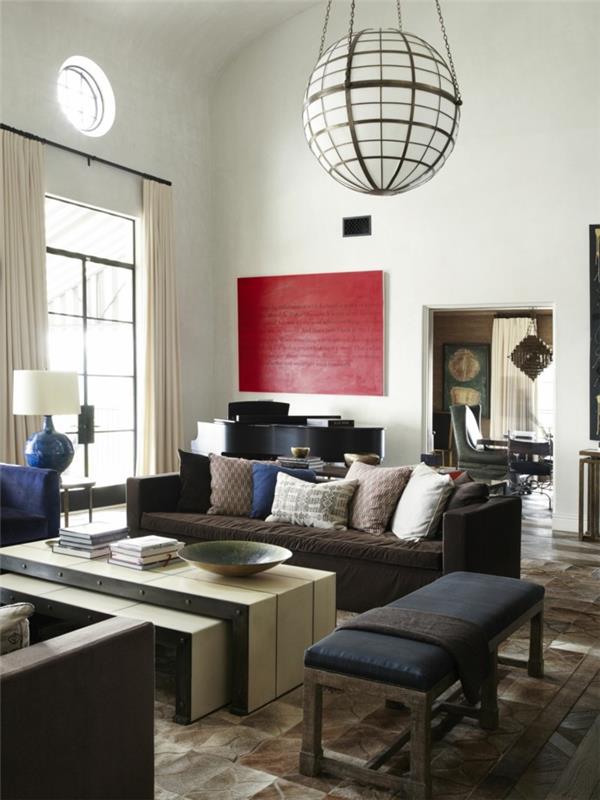 moderni olohuone valoisa olohuone neutraaleilla sävyillä ja penkki