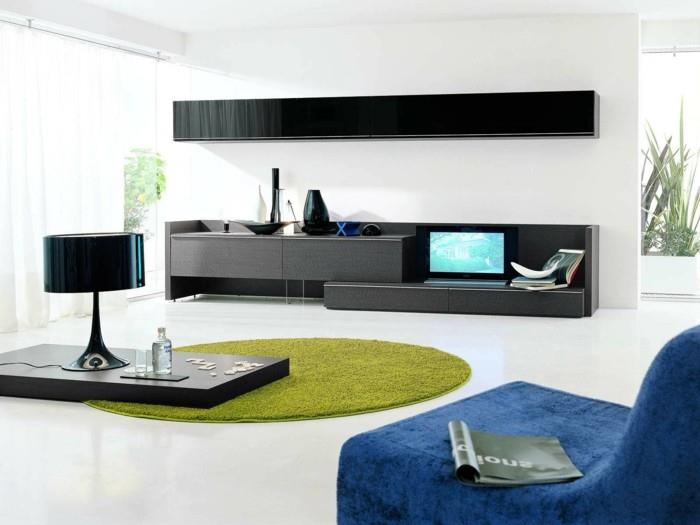 moderni elävä minimalistinen olohuone, vihreä matto ja sininen nojatuoli