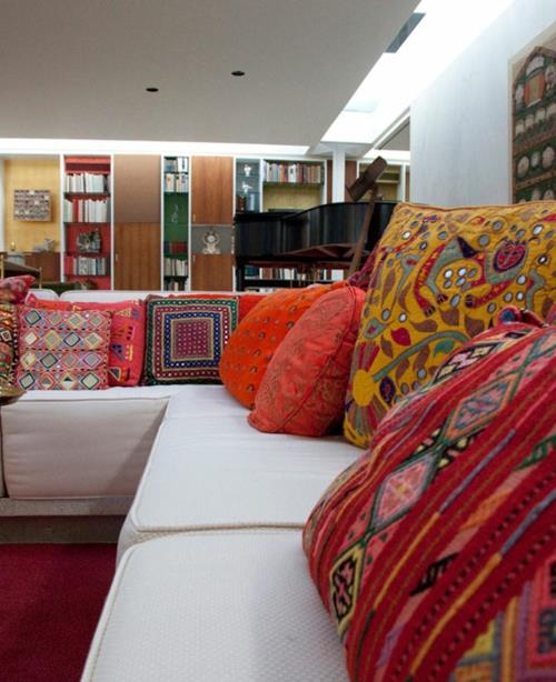 moderni olohuoneen suunnittelu alexander girard tyynyn sohva