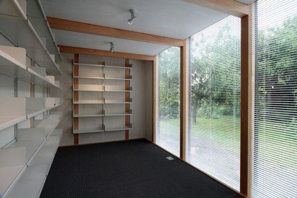 modulaarinen kuutio puutarhavaja elementtitalo kirjasto puu kirjahyllyt