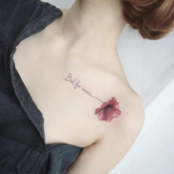 unikko fontti tatuointi idea naisten olkapää