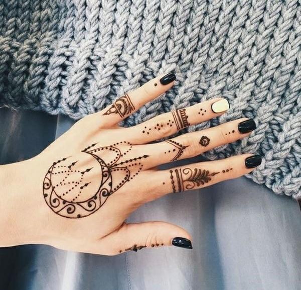 puolikuu henna tatuointi ideoita käsi