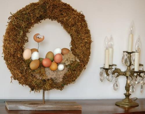 sammalseppele -teemalla pääsiäinen pääsiäinen pesä pääsiäismunat deco