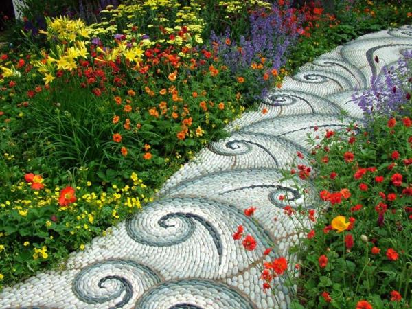 mosaiikki polku puutarha suunnittelu ideoita kesäkukkia luonnonkiviä pyöreä