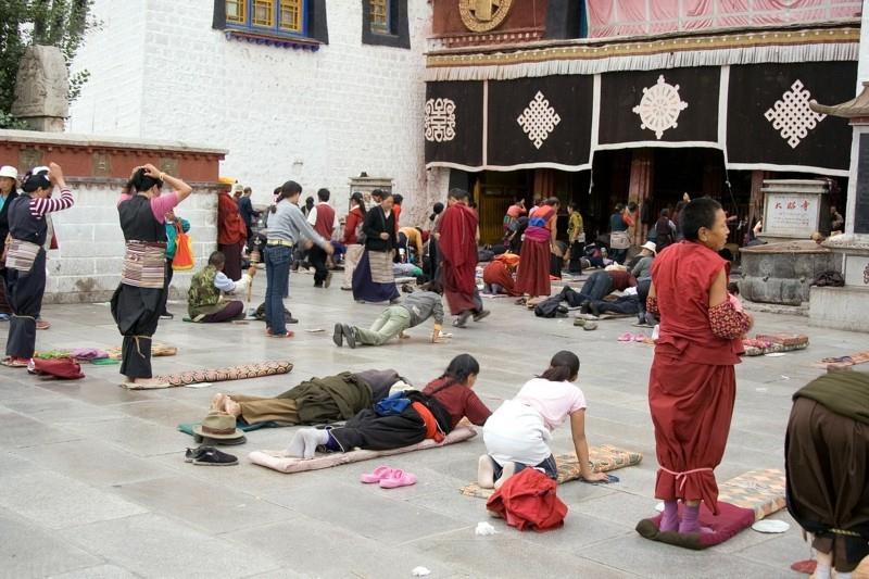 matkustaa Tiibetin pääkaupunkiin Lhasa Barkhoriin
