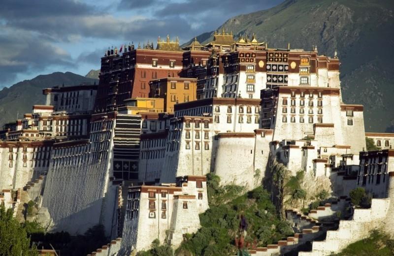 matkustaa Tiibetin pääkaupunkiin lhasa lhasa tiibetin potalan palatsiin