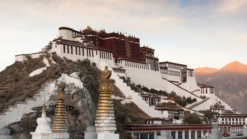 matkustaa Tiibetin pääkaupunkiin Lhasa Potalan temppeliin