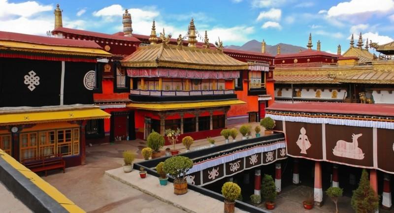 matkustaa Tiibetin jokhang -temppeliin