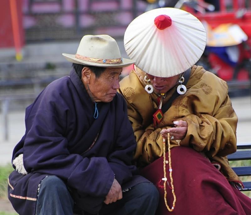 Paikalliset matkustavat Tiibetiin