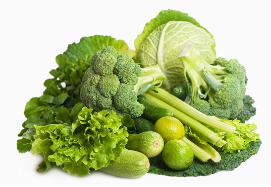 Zöld leveles zöldségek száraz bőrre