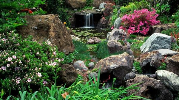 luonnonkivet puutarha lampi vesikasvit vesiputous
