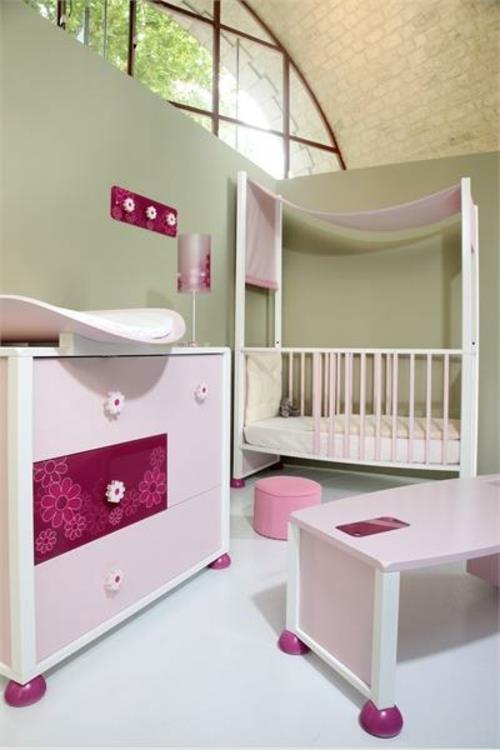 uusi moderni lastenhuone tyttömäinen vaaleanpunainen kodikas