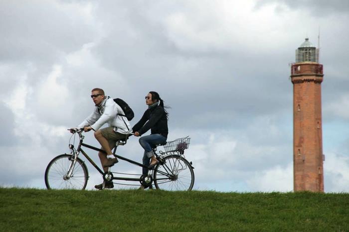 norderney nordesee itä -friisin saari valkoinen dyyni majakka polkupyörä