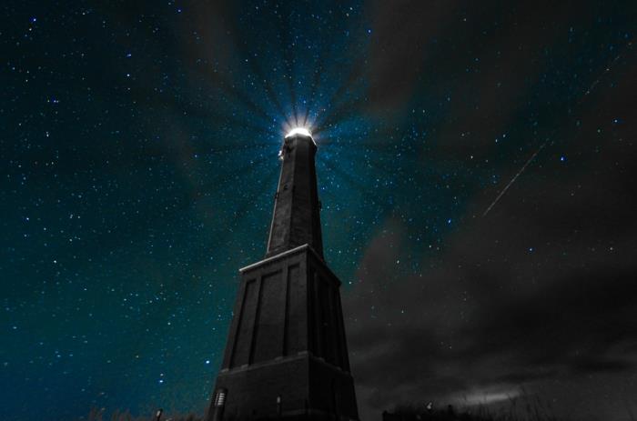 norderney nordesee itä -friisin saari valkoinen dyyni majakka yöllä