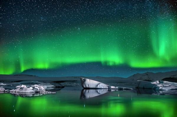 katso revontulia Jökulsárlónin saari