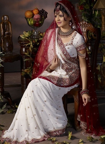 Nordindisk Heavy Work White Saree