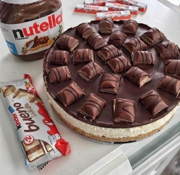 Nutella Kinder Bueno Valmista lapsipatukkakakku