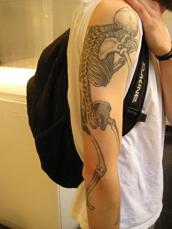 tatuointi motiiveja luuranko