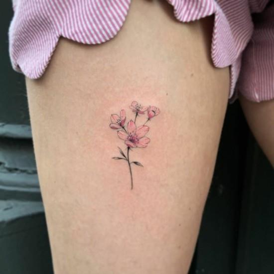 reisi kirsikankukka tatuointi minimalistinen