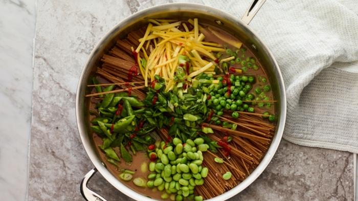 yhden pannun pastahampurilaisen avustaja