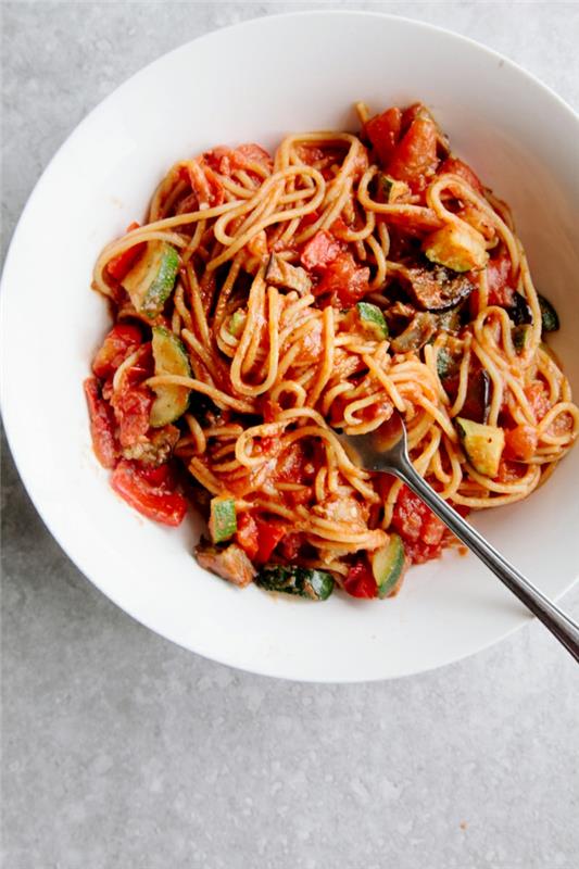 yksi pannupasta paprika