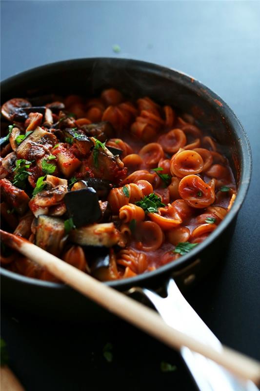 yksi pannu pasta vegaani 2