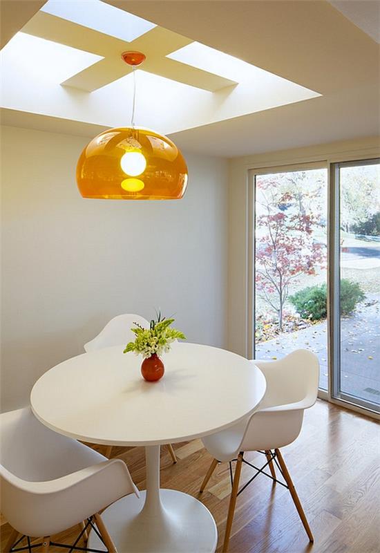 oranssi värikäs läpinäkyvä lampunvarjostimen riippuvalaisin ruokasali