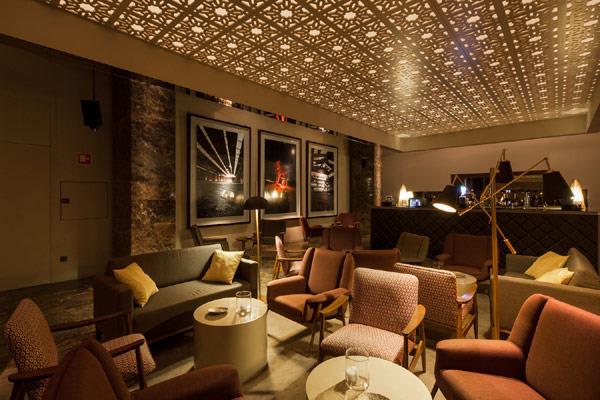 alkuperäinen-suunnittelija-aksentti-in-portugali-bar-pöytä-tuolit