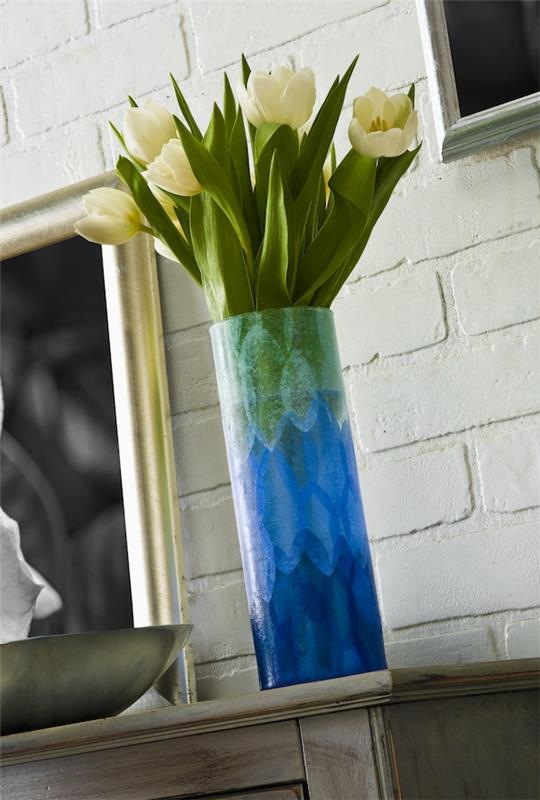 alkuperäiset DIY -maljakot meren ja tulppaanien sävyissä