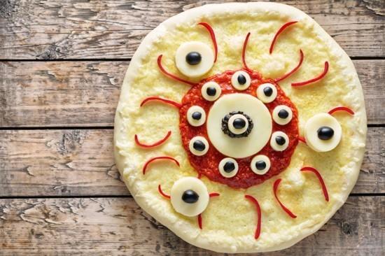 alkuperäiset halloween -pizzan täytteen ideat silmämunat