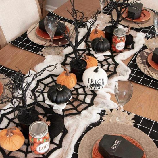 alkuperäinen halloween -pöytäkoriste kurpitsatyynyillä musta oranssi