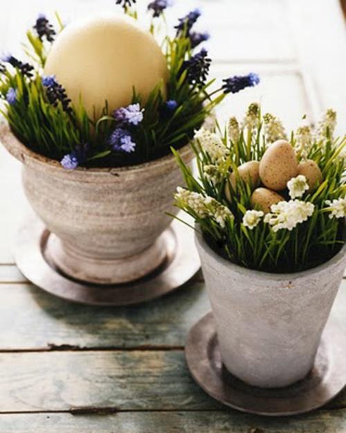Pääsiäinen koristelu kukkaruukut savi kevätkukat munat