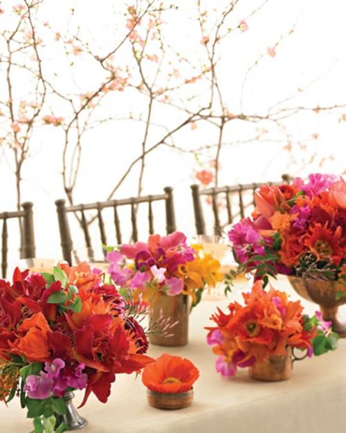 alkuperäinen pääsiäiskoriste kevään kukat pöydän koristelu