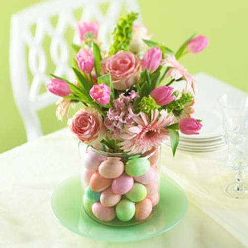 pääsiäinen koristelu pääsiäismunat lasi ruusut tulppaanit gerbera