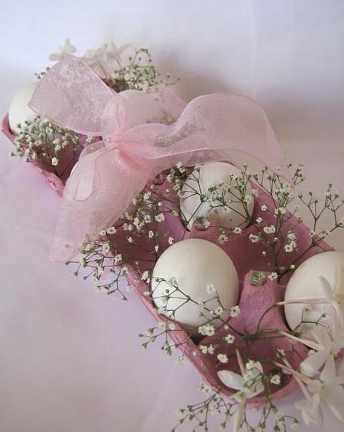pääsiäinen koristelu herkkä valkoiset munat vaaleanpunainen nauha